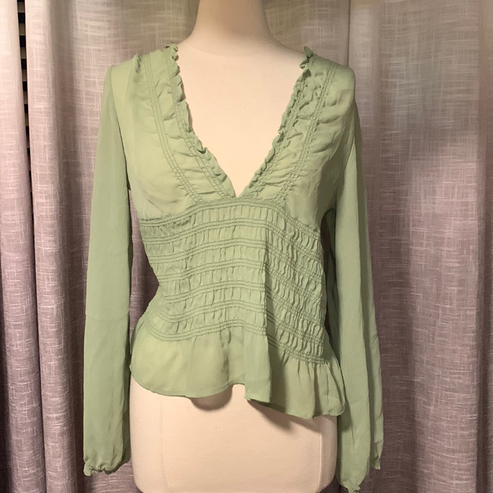 Gorgeous crown of hearts plunge neck peasant blouse size large